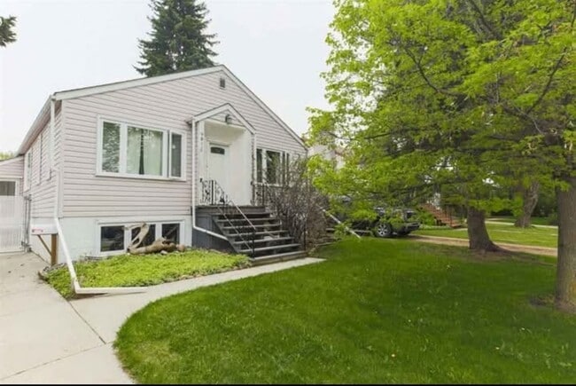 Building Photo - 9811-9869 69 Ave NW