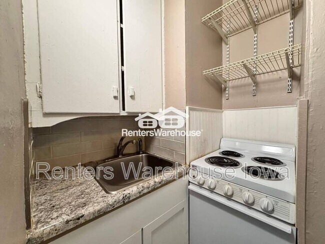 Photo - 2828 Oxford St