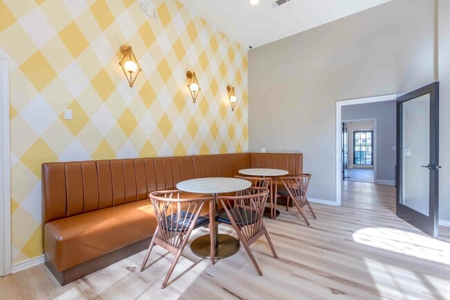 The-Greens-at-Tryon-Apartments-in-Raleigh-NC-Clubhouse-Lounge-Seating