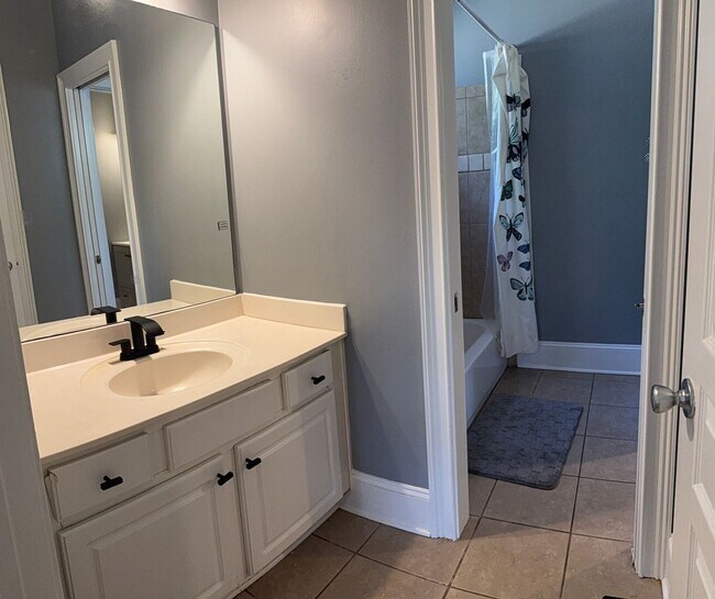 Photo - 4 BED/2 BATH PRIVATE DECATUR ESTATE FOR LE...