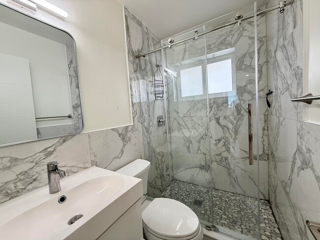 Photo - 820 SE 14th St