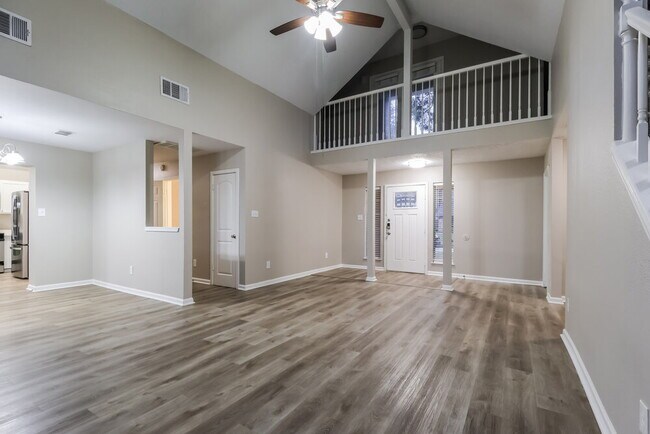 Photo - 2403 Knollbrook Ln