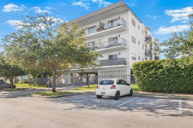 Building Photo - 1960 Marseille Dr