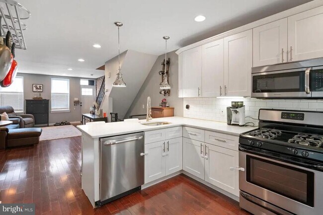 Photo - 2016 Oakford St