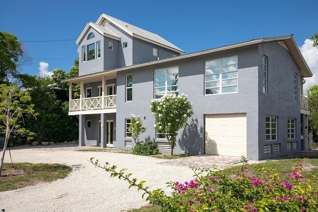 9 Blue Water Dr