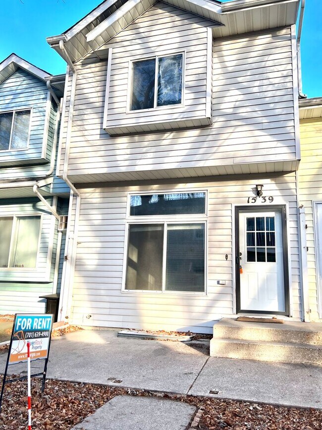 Photo - 3 bed, 2 bath Townhome - 1 Month Free on a 12-Month Lease!