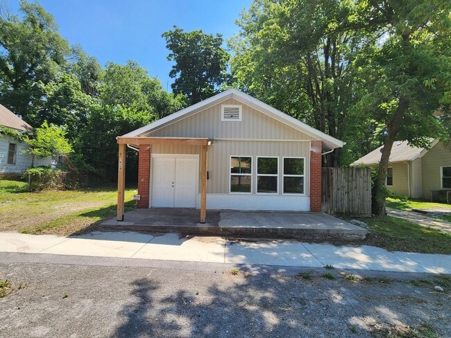 Spacious 3-Bedroom, 1-Bathroom Home AVAILA... - Spacious 3-Bedroom, 1-Bathroom Home AVAILA...
