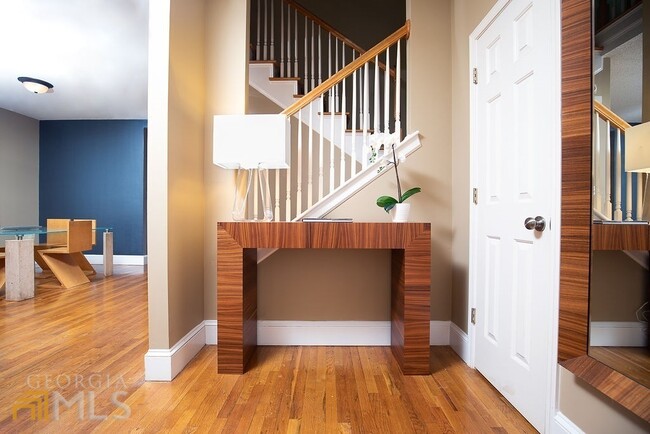 Photo - 570 Reed St SE