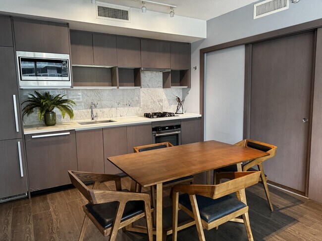 Photo - 68 Smithe St