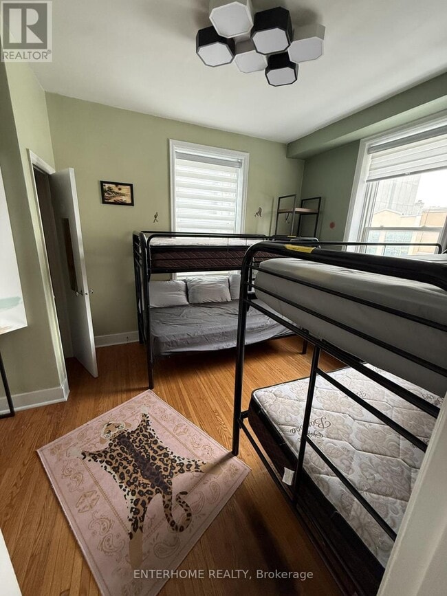 Photo - 51 Queen St E Unit 2