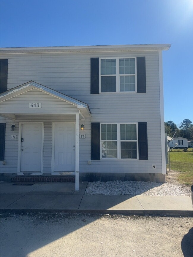 Building Photo - Adorable 2 Bedroom, 2 Bath Townhome-643 Fo... Unit 17