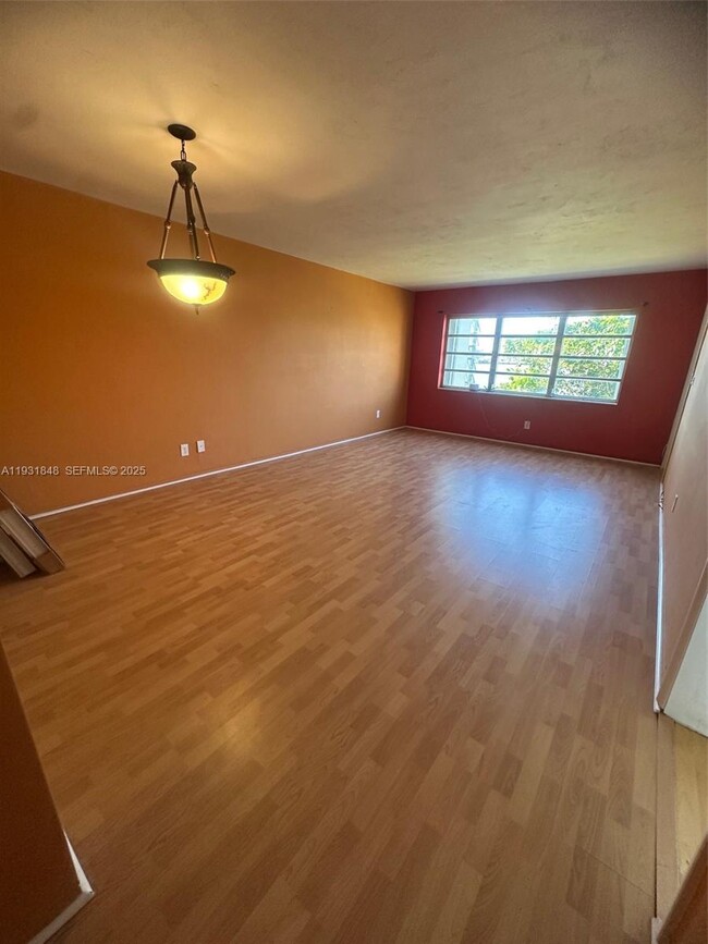 Photo - 1530 NE 191st St Unidad 205