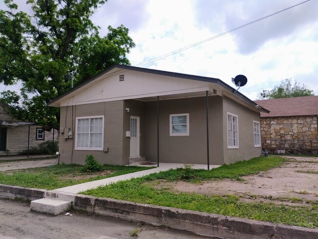 Photo - 502 W Dignowity St
