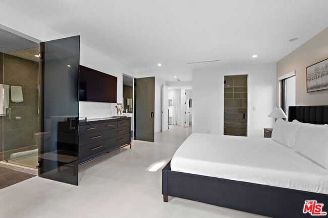 Photo - 201 S Bedford Dr