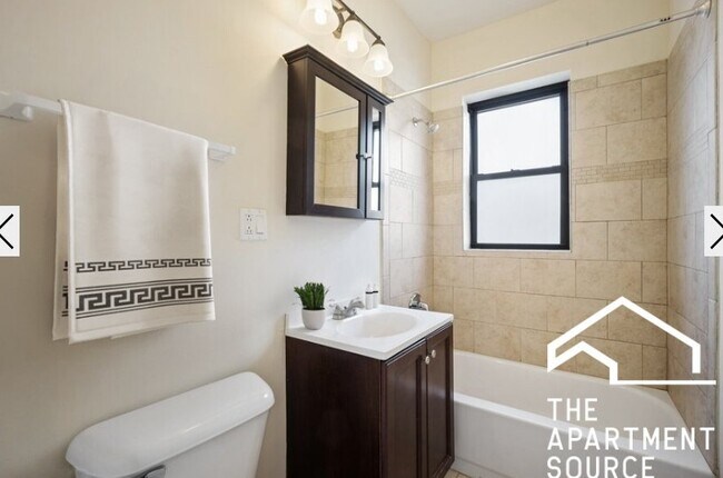 Photo - 3720.5 N Pine Grove Ave Unit 3