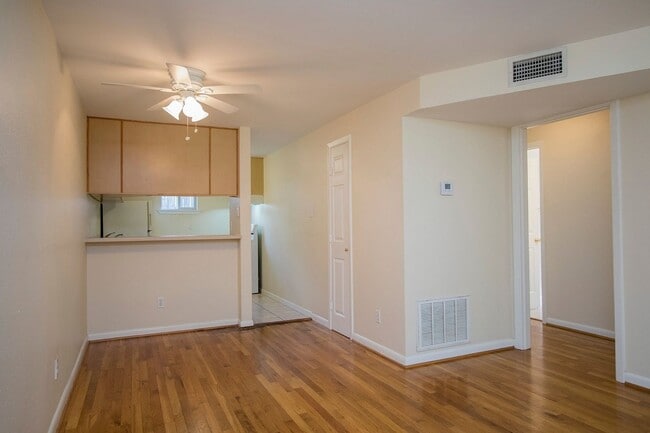 Building Photo - 1620 Hawthorne St Unit 2