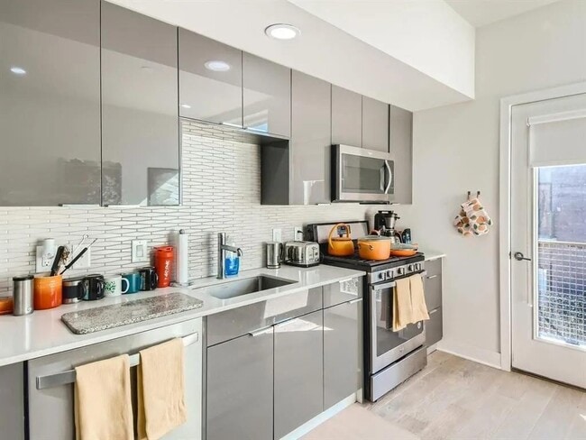 Photo - 1800 E 4th St Unit 323