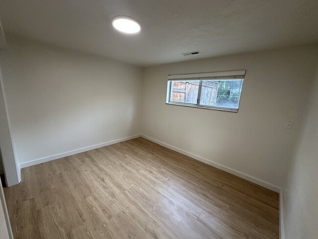 Photo - 966 N Main St