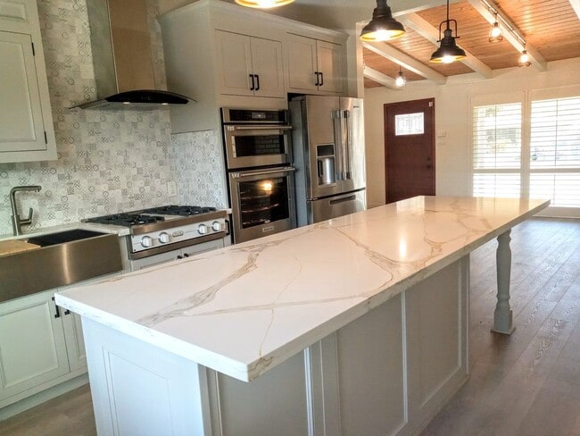 Building Photo - Beautifully Remodeled 2bd Single Story Hou... Rental