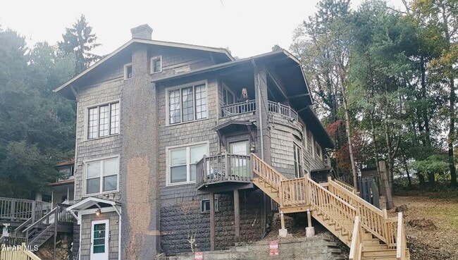 Building Photo - 106 Ruskin Dr