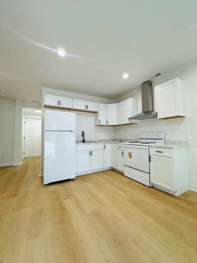 Photo - 525 Smith St