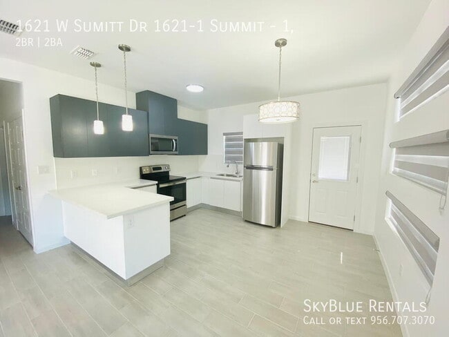 Building Photo - 1621 W Sumitt Dr Unit 1,