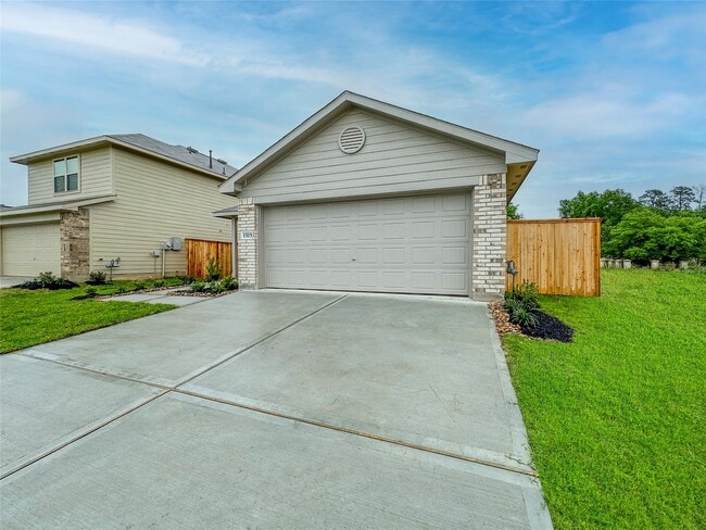 Building Photo - 1515 Las Cuevas Dr