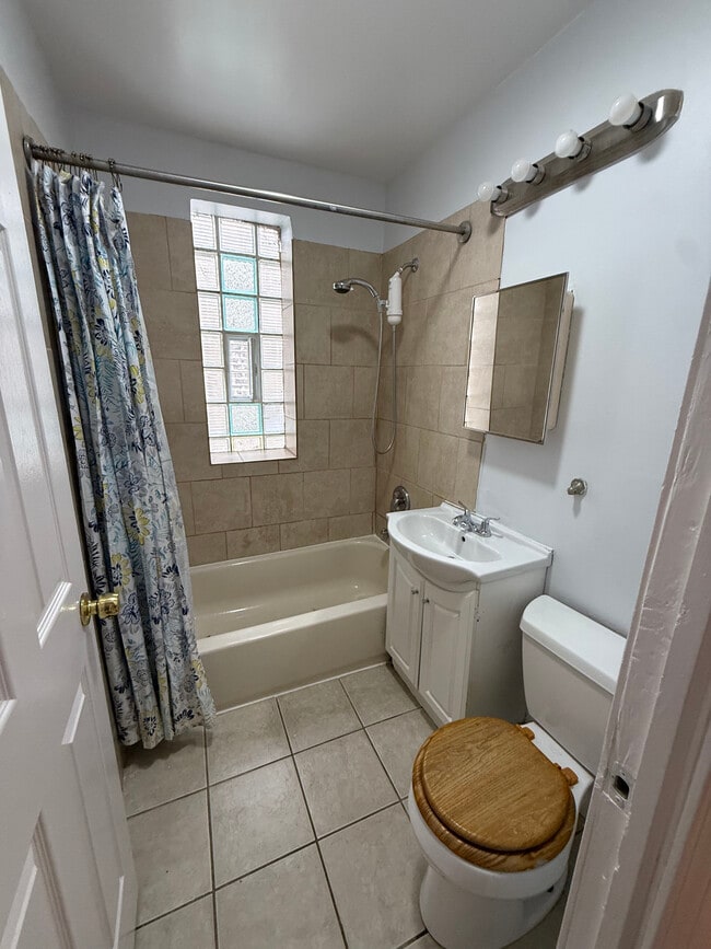 baño - 1731 N Central Ave Unidad 1