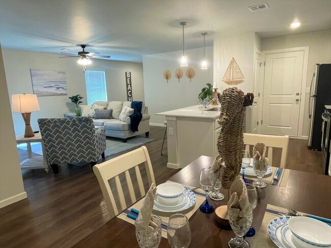 Photo - 3 Bed 2 Bath 2 Car Duplex Freedom Villas i... Townhome