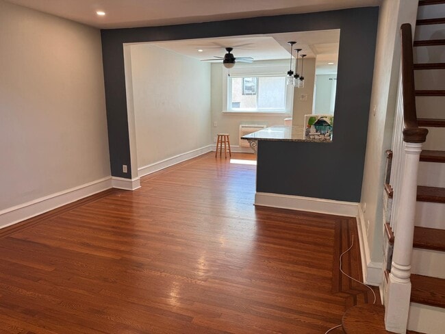 Photo - 3320 Ainslie St