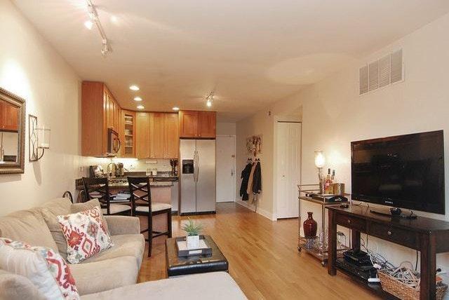 Photo - 2036 N Larrabee St Unidad 8-302