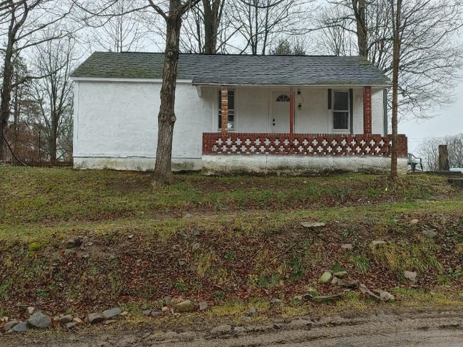 Building Photo - 8 Freehold Mills Dr