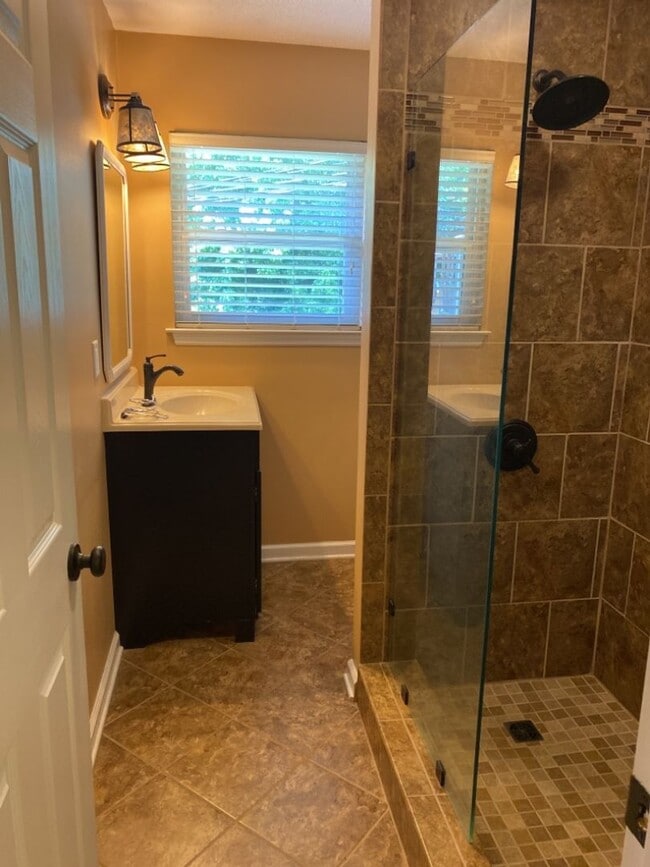 Photo - $350 Off First Month! Great 1 bedroom 1 ba...