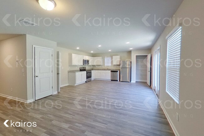 Photo - 243 Hawthorn Trail