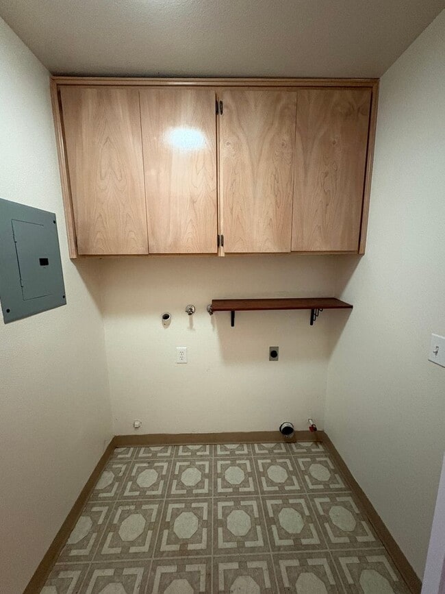 Photo - NW Condo Near Shopping Center Available Now!