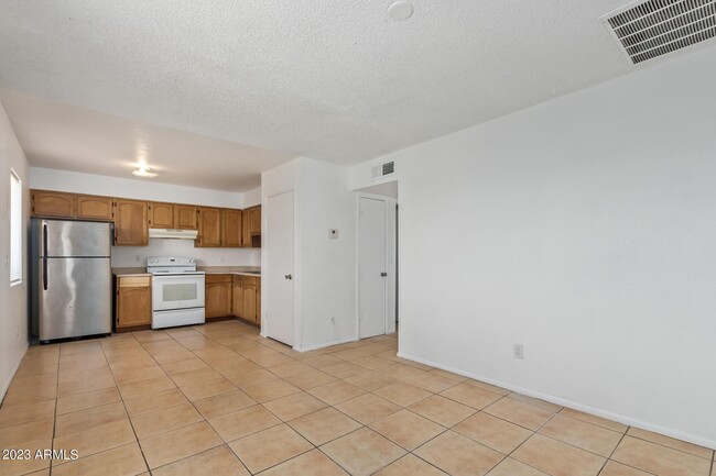 Photo - 1623 E Wood St Unit Apt 202