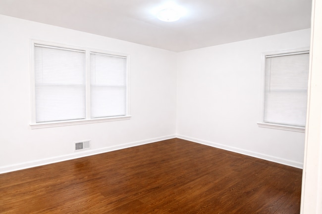 Photo - 322 Roberts St