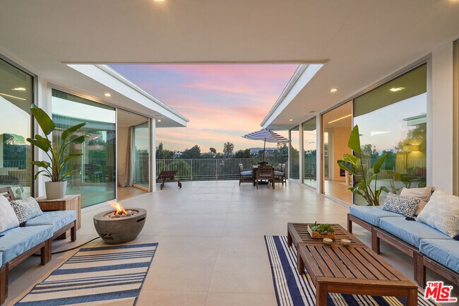 Photo - 11316 Chalon Rd Casa