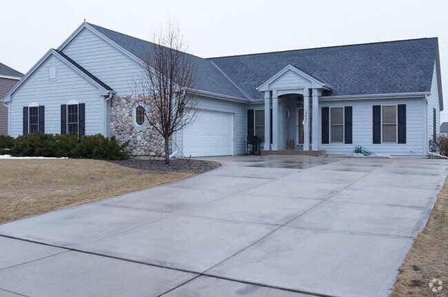 Building Photo - Experience spacious and comfortable living... Rental
