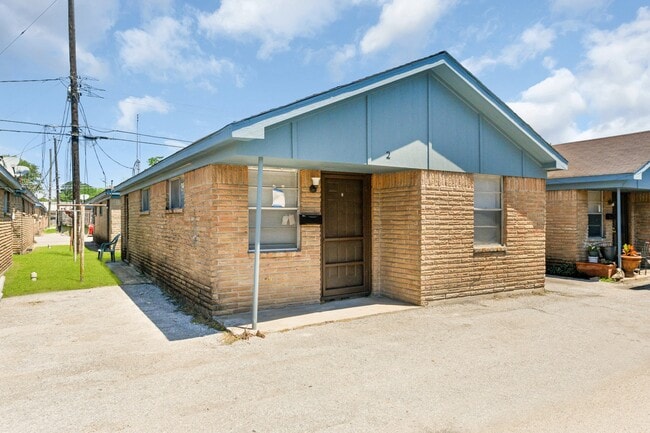 Building Photo - 5708 Pickfair St Unit A Rental