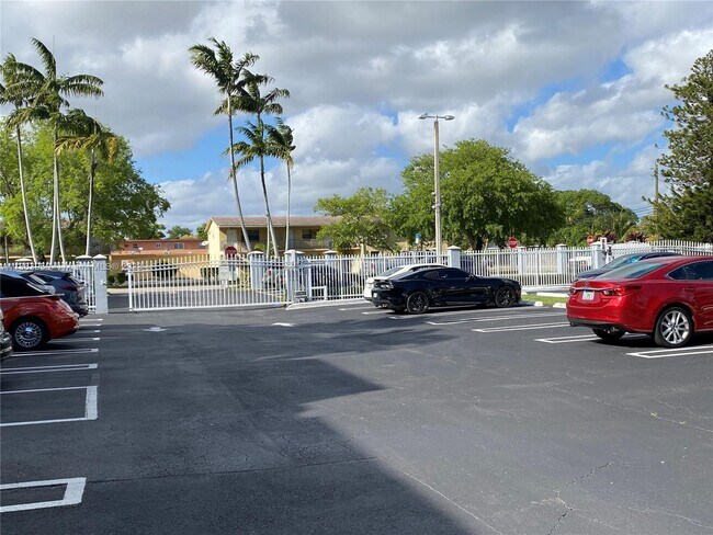 Photo - 4600 SW 67th Ave Unit 207