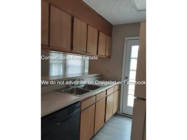 Photo - 6786 Winchester St