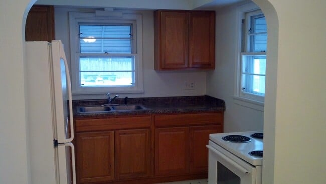 Photo - 3 Bedroom, 1 Bath Home with Hardwood Floors!