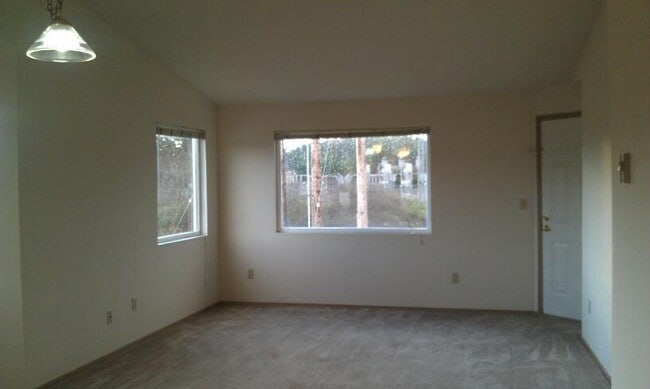 Photo - 537 NE Ellis Way