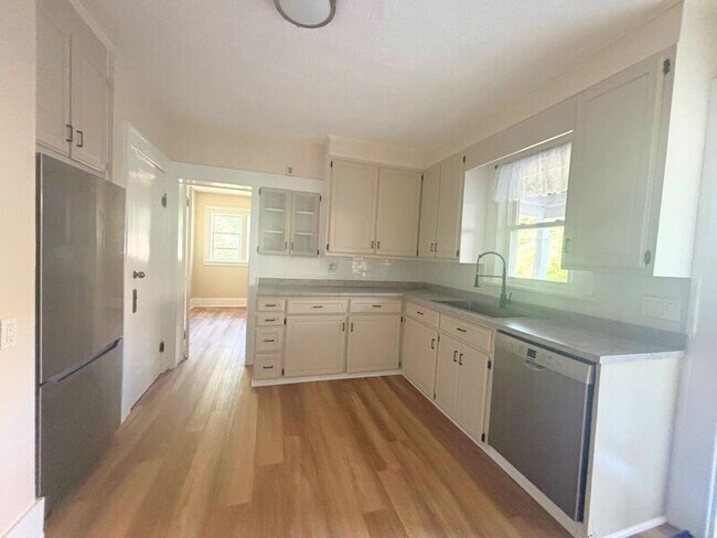 Photo - 47 Superior St