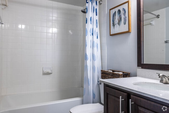 2 BR, 2 BA - 1,050SF