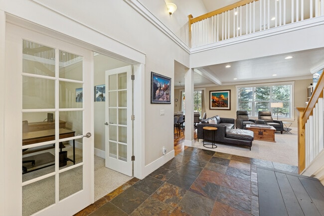 Photo - 541 Craftsman Way