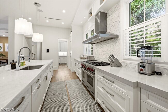 Photo - 215 3rd Ave N