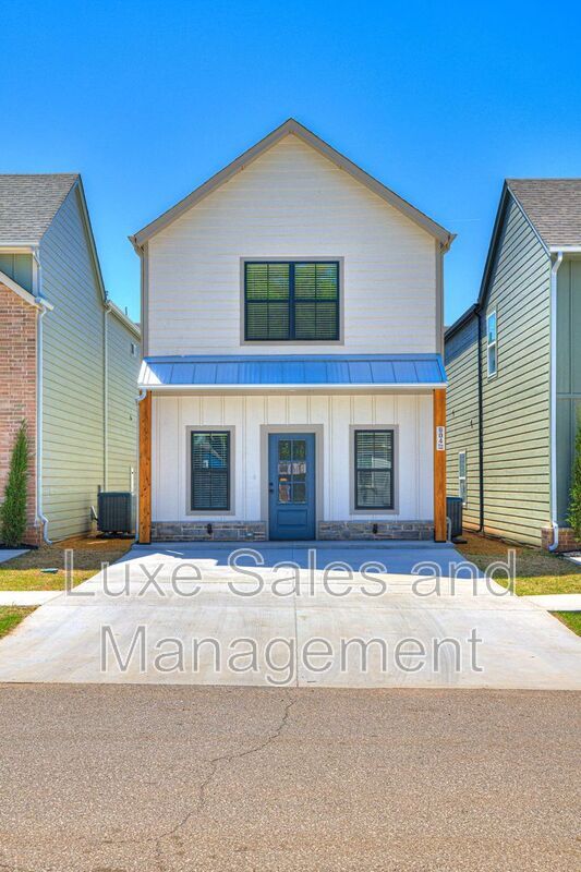 Photo - 614 W 2nd St