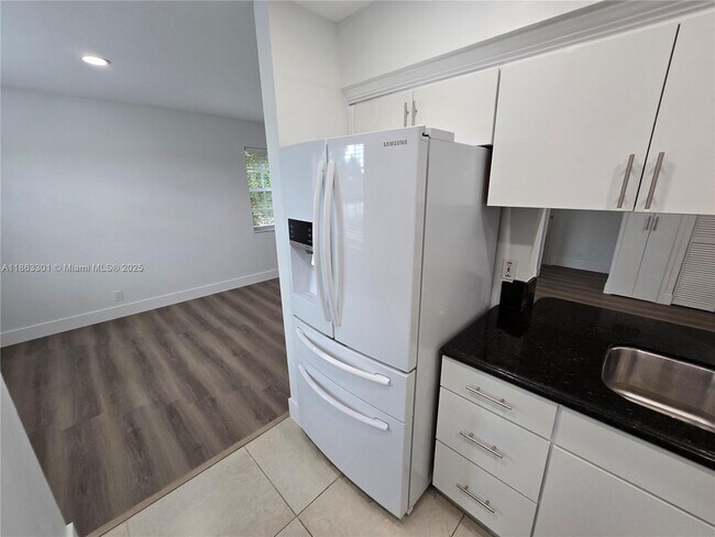 Photo - 8886 SW 3rd St Unidad 202